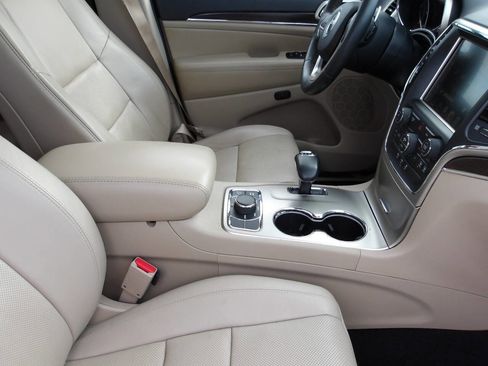 Used 2014 Jeep Grand Cherokee Limited w/ Luxury Group II image 21