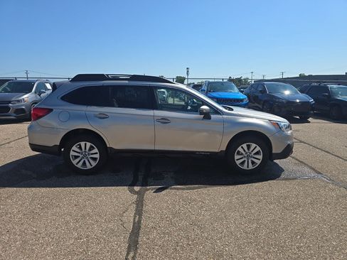 Used 2017 Subaru Outback 2.5i Premium AWD/4WD image 5