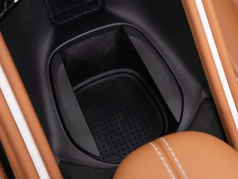 Used 2025 Ferrari Roma Spider RWD image 34