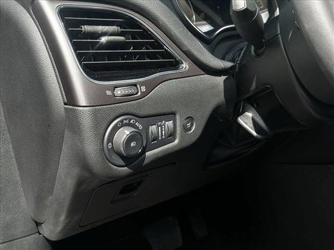 Used 2022 Jeep Cherokee Limited image 17