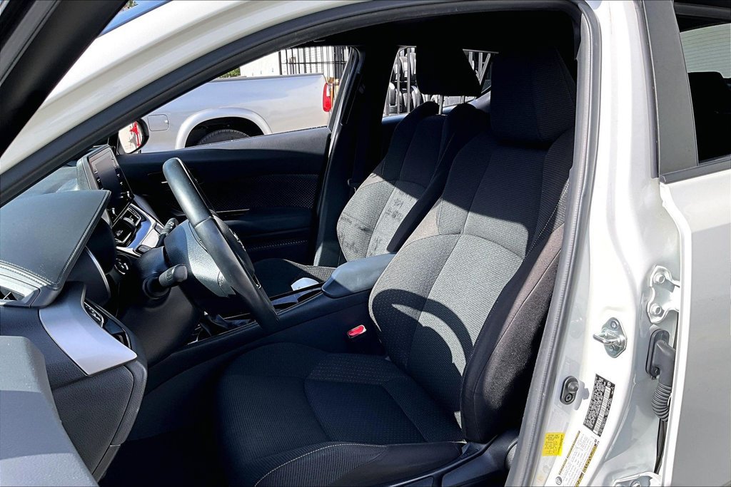 Used 2019 Toyota C-HR XLE FWD image 21