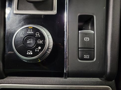 Used 2022 Mitsubishi Outlander SE AWD/4WD image 16