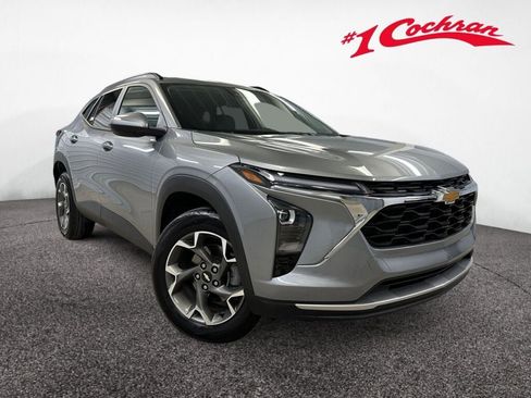 Certified 2024 Chevrolet Trax LT w/ Driver Confidence Package image 1