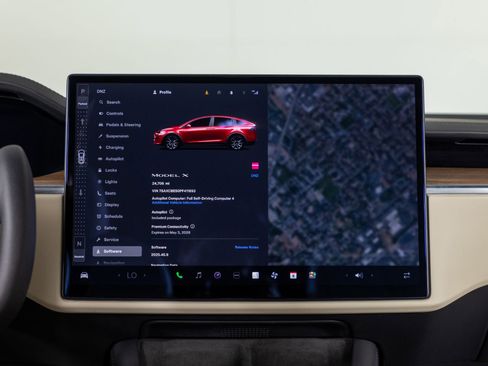 Used 2023 Tesla Model X image 40