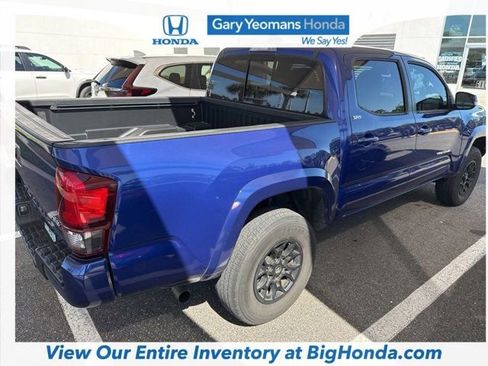 Used 2022 Toyota Tacoma SR5 w/ Technology Package image 7