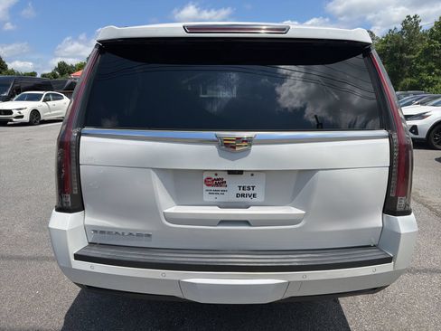 Used 2017 Cadillac Escalade ESV Premium Luxury AWD/4WD image 5