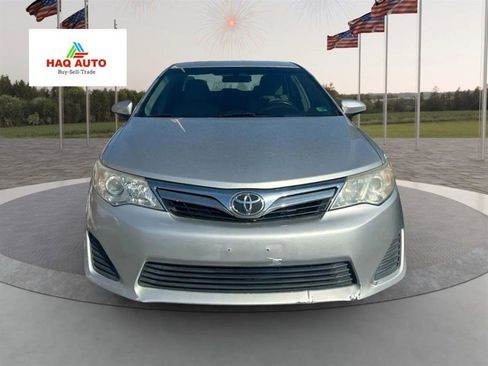 Used 2014 Toyota Camry LE image 2