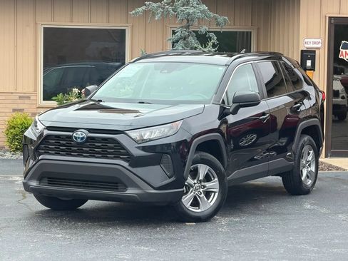 Used 2022 Toyota RAV4 LE AWD/4WD image 2