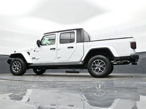 Used 2024 Jeep Gladiator Sport image 35