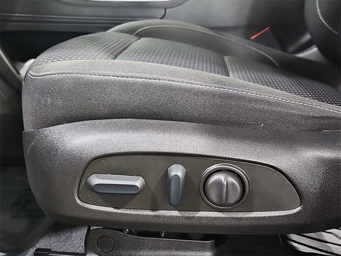 Certified 2023 GMC Acadia SLE w/ Driver Convenience Package image 30