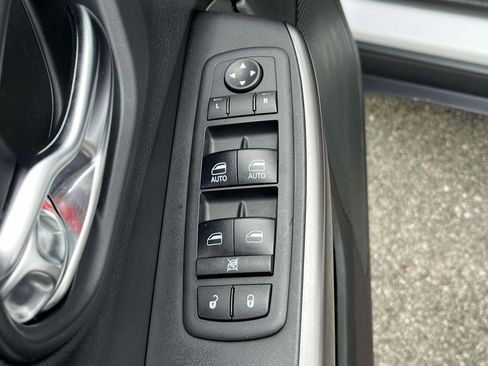 Used 2019 Jeep Cherokee Latitude Plus w/ Cold Weather Group image 24