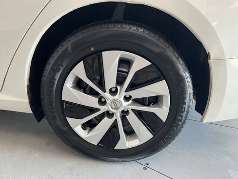 Used 2024 Nissan Altima 2.5 S FWD image 14