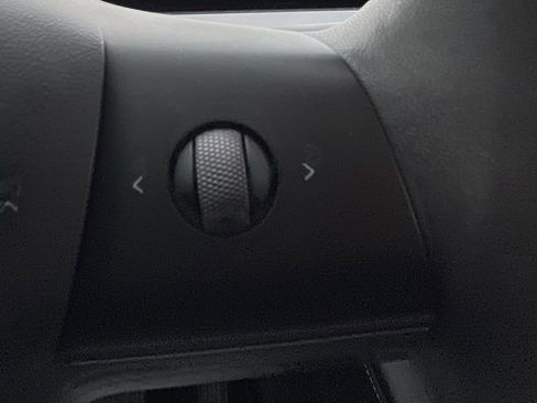 Used 2024 Tesla Model Y Long Range RWD image 26