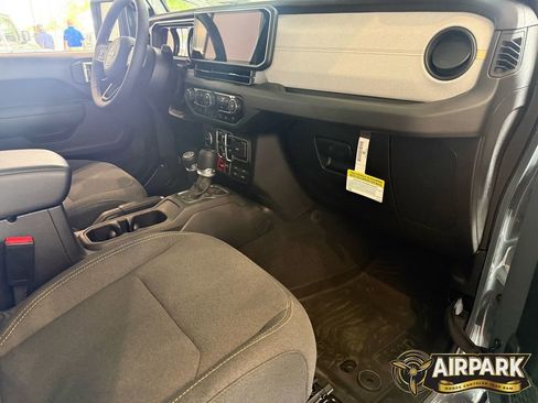 New 2025 Jeep Gladiator Sport AWD/4WD image 27