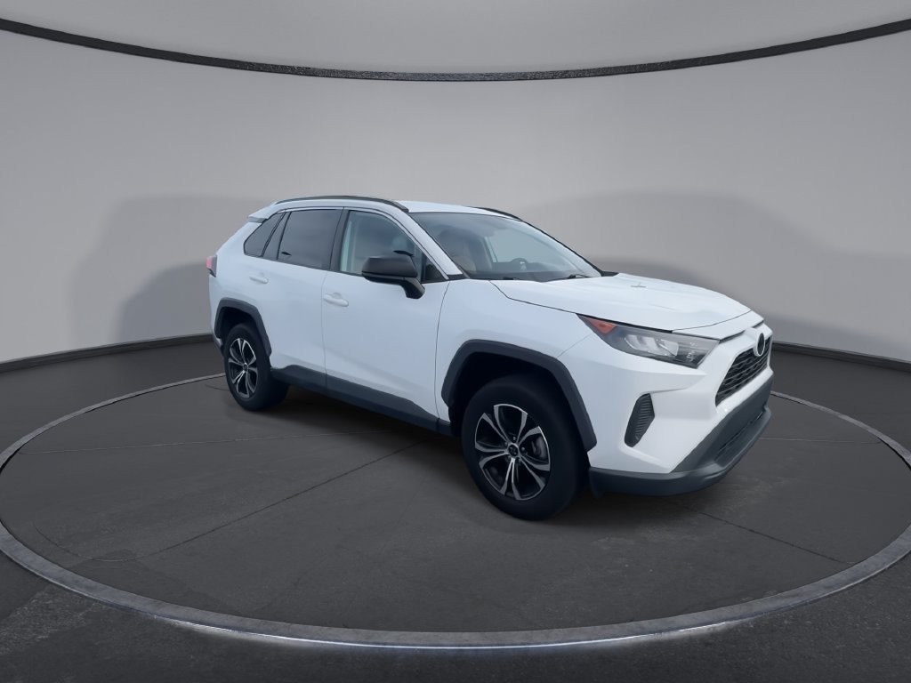 Used 2021 Toyota RAV4 LE FWD image 3