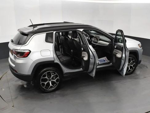 Used 2025 Jeep Compass Limited image 6