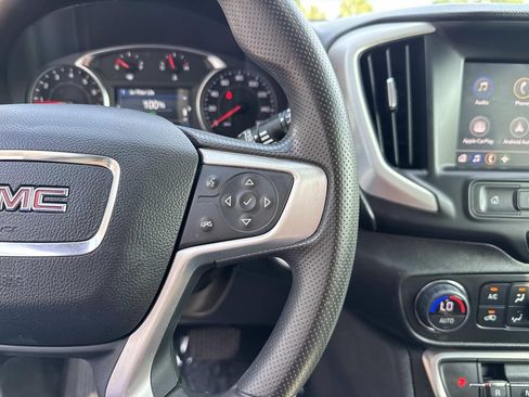 Used 2024 GMC Terrain SLE w/ Driver Convenience Package FWD image 24