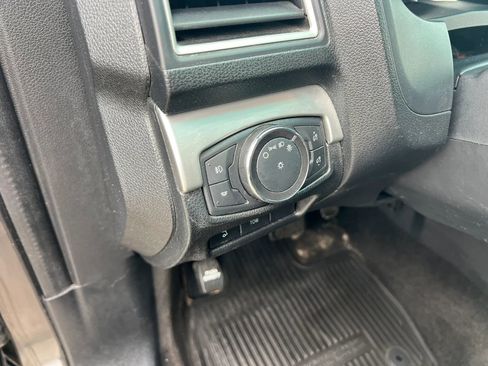 Used 2016 Ford Explorer XLT w/ Equipment Group 202A AWD/4WD image 33