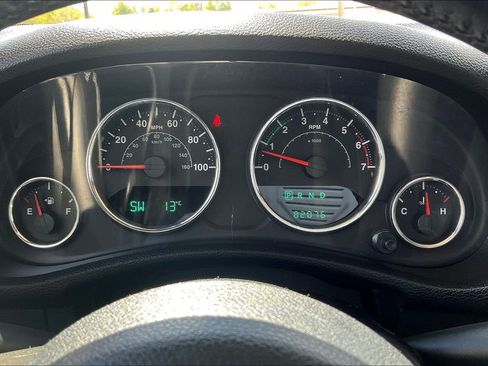Used 2011 Jeep Wrangler Unlimited Sahara AWD/4WD image 12