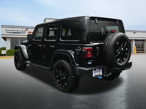 Used 2022 Jeep Wrangler Unlimited Sahara w/ Cold Weather Group AWD/4WD image 3
