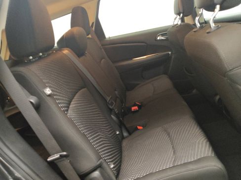 Used 2020 Dodge Journey SE FWD image 19