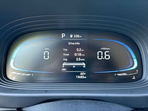 Used 2025 Hyundai Venue SEL FWD image 14