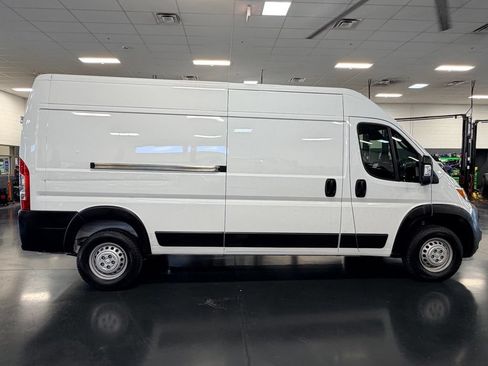 Used 2024 RAM ProMaster 2500 w/ Convenience Group FWD image 6