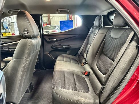 Used 2022 Chevrolet Bolt EUV LT w/ Comfort Package image 24
