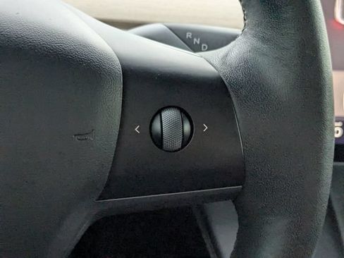Used 2022 Tesla Model Y Long Range AWD/4WD image 35