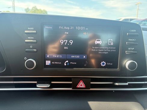 Used 2023 Hyundai Elantra SE FWD image 4