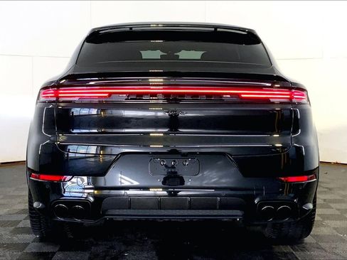 Used 2025 Porsche Cayenne Turbo image 6