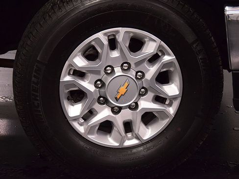 Used 2024 Chevrolet Silverado 2500 LTZ w/ LTZ Convenience Package AWD/4WD image 11