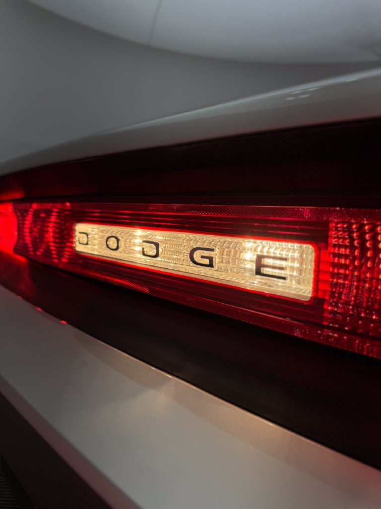 Used 2010 Dodge Challenger SE RWD image 32
