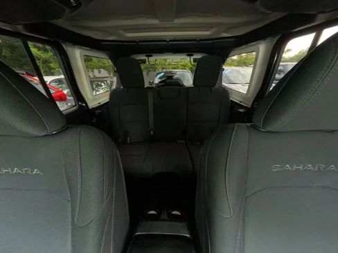 Used 2019 Jeep Wrangler Unlimited Sahara AWD/4WD image 27