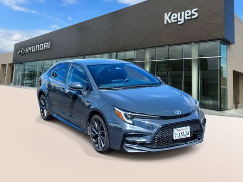 Used 2024 Toyota Corolla SE FWD image 3
