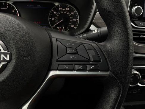 Used 2025 Nissan Altima 2.5 SV FWD image 31
