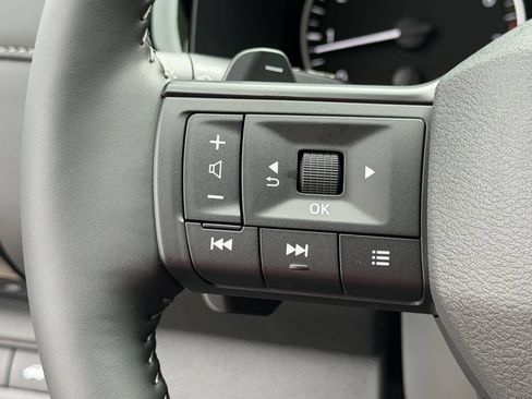 New 2026 Nissan Pathfinder SV w/ SV Premium Package FWD image 9