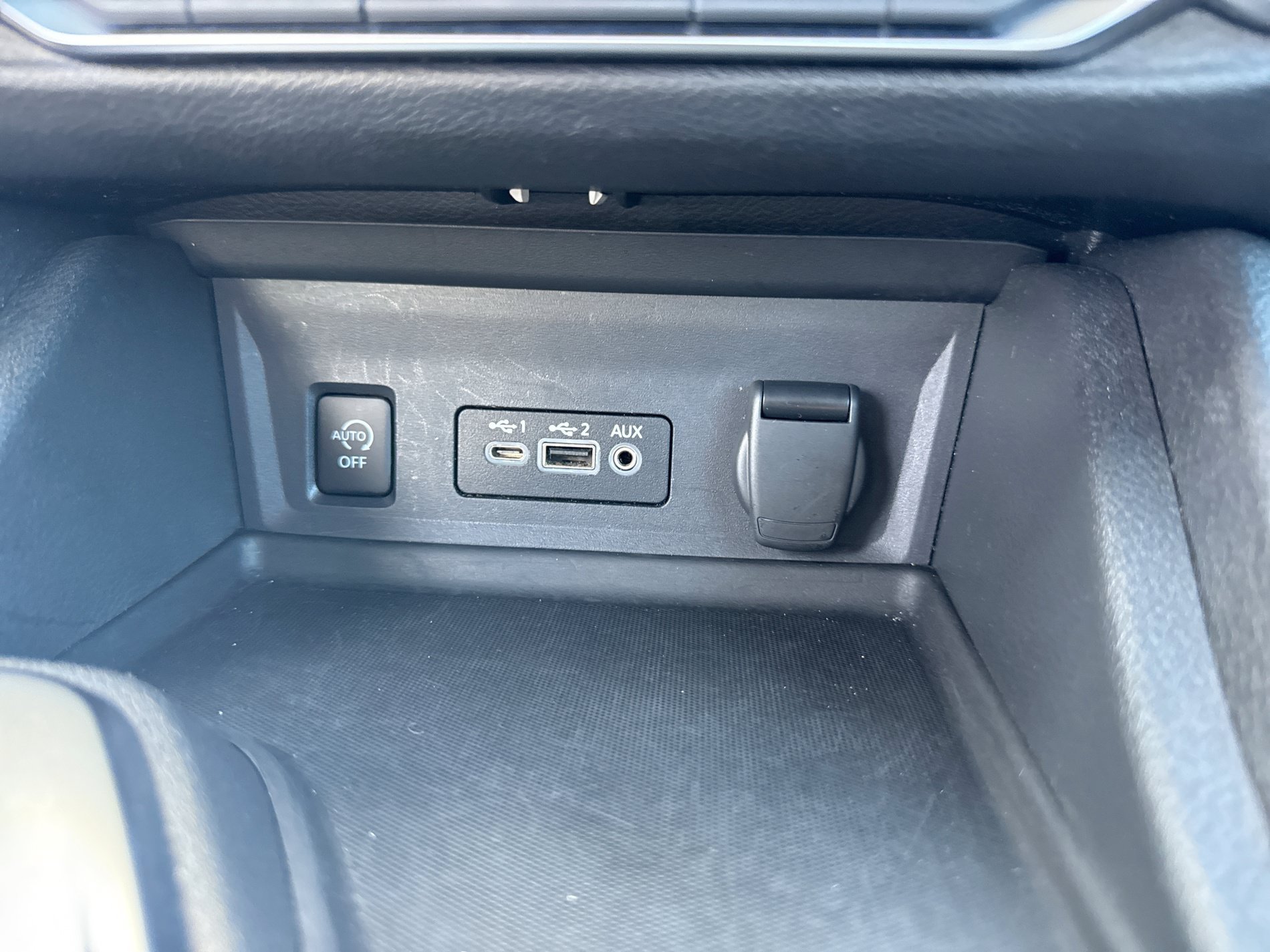Certified 2025 Nissan Sentra SR FWD image 21