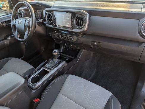 Certified 2022 Toyota Tacoma TRD Off-Road AWD/4WD image 30