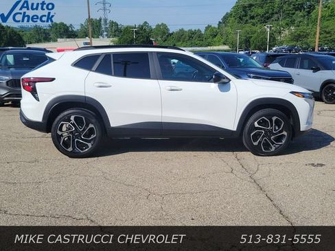 Used 2026 Chevrolet Trax RS FWD image 6