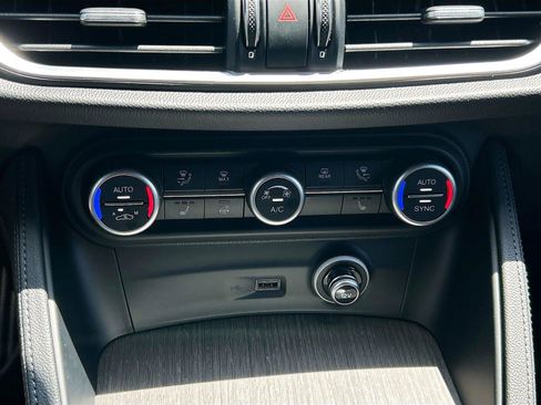 Used 2022 Alfa Romeo Stelvio Ti AWD/4WD image 34