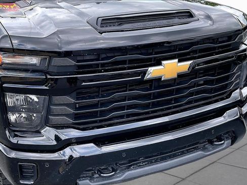 Used 2025 Chevrolet Silverado 2500 Custom w/ Custom Value Package AWD/4WD image 29