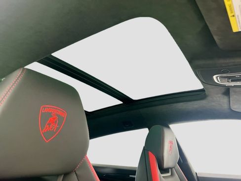 Used 2024 Lamborghini Urus S AWD/4WD image 17
