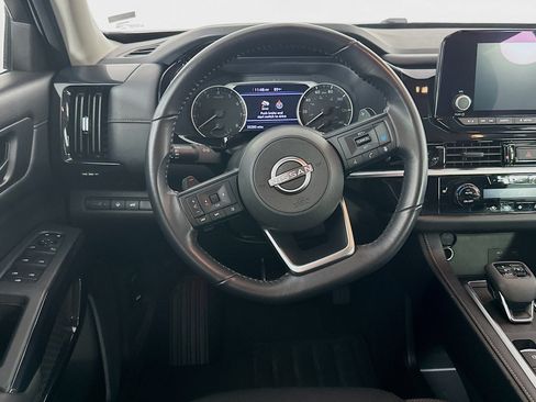 Used 2025 Nissan Pathfinder SV FWD image 18