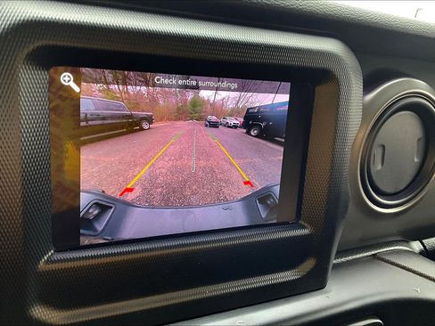 Used 2022 Jeep Gladiator Sport image 10