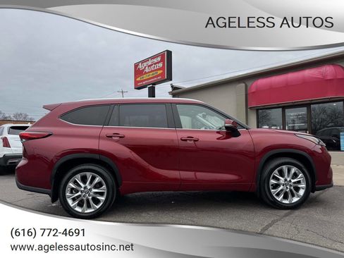 Used 2021 Toyota Highlander Limited image 1