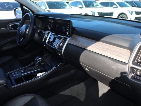 Used 2023 Kia Sorento S image 23
