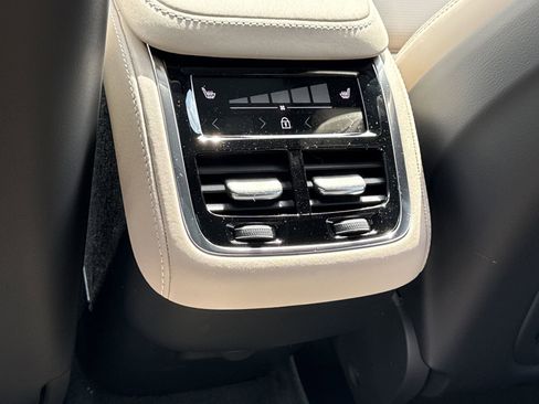 New 2026 Volvo XC90 B6 Ultra image 17