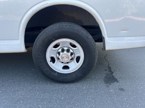 Used 2014 Chevrolet Express 2500 Extended image 12