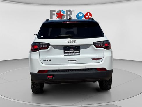 Used 2025 Jeep Compass Trailhawk AWD/4WD image 4